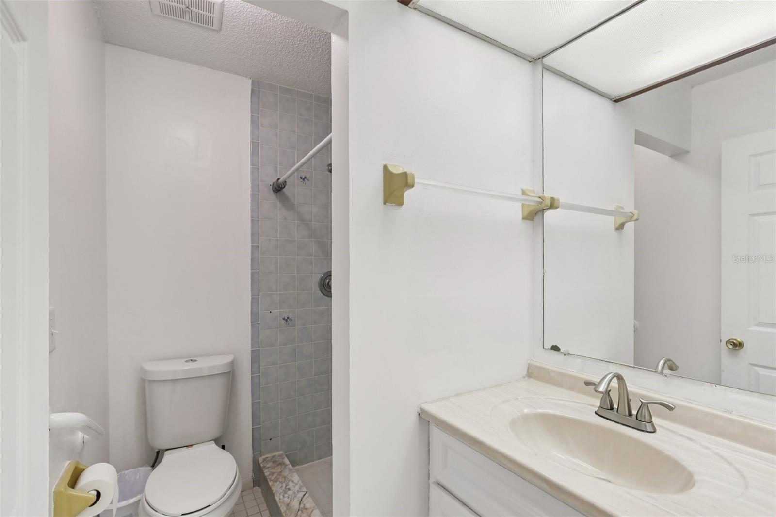 Image 7 of 26 For 6426 Meadowbrook Lane