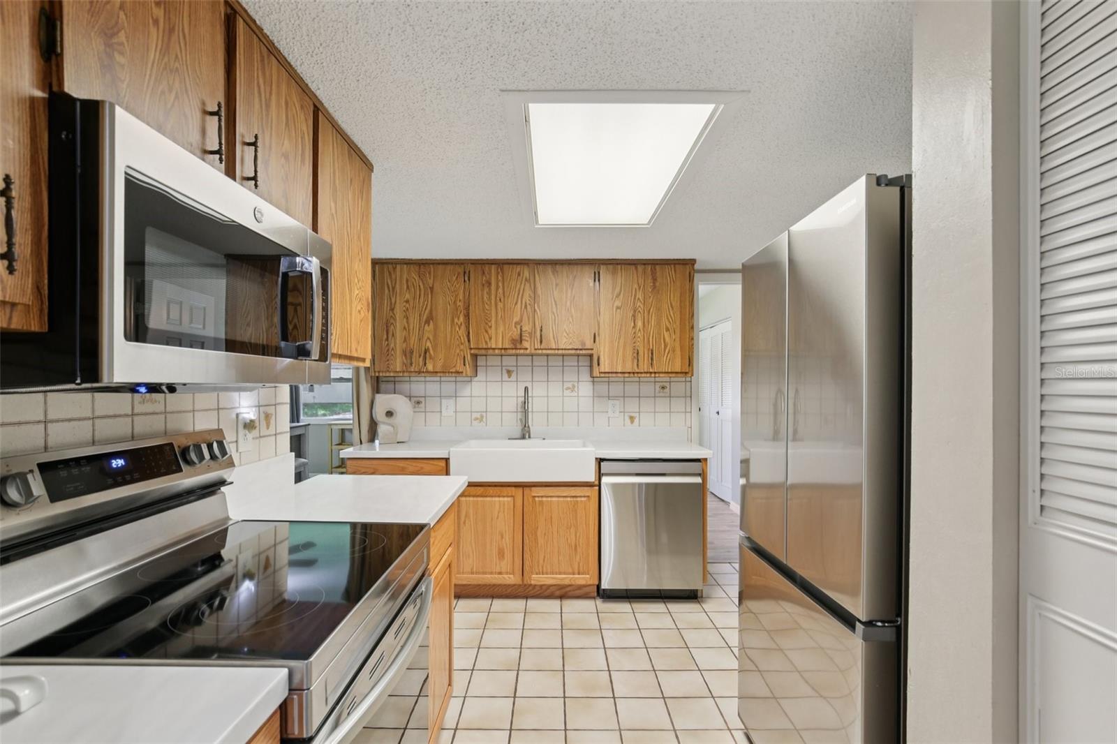 Image 9 of 26 For 6426 Meadowbrook Lane