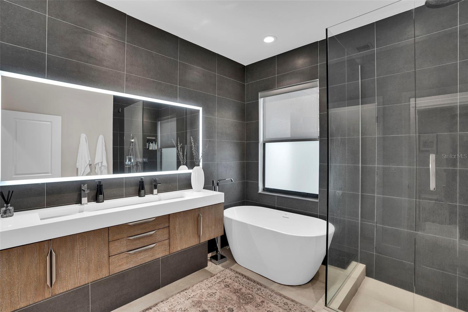 Image 22 of 36 For 9453 Montebello Way 104