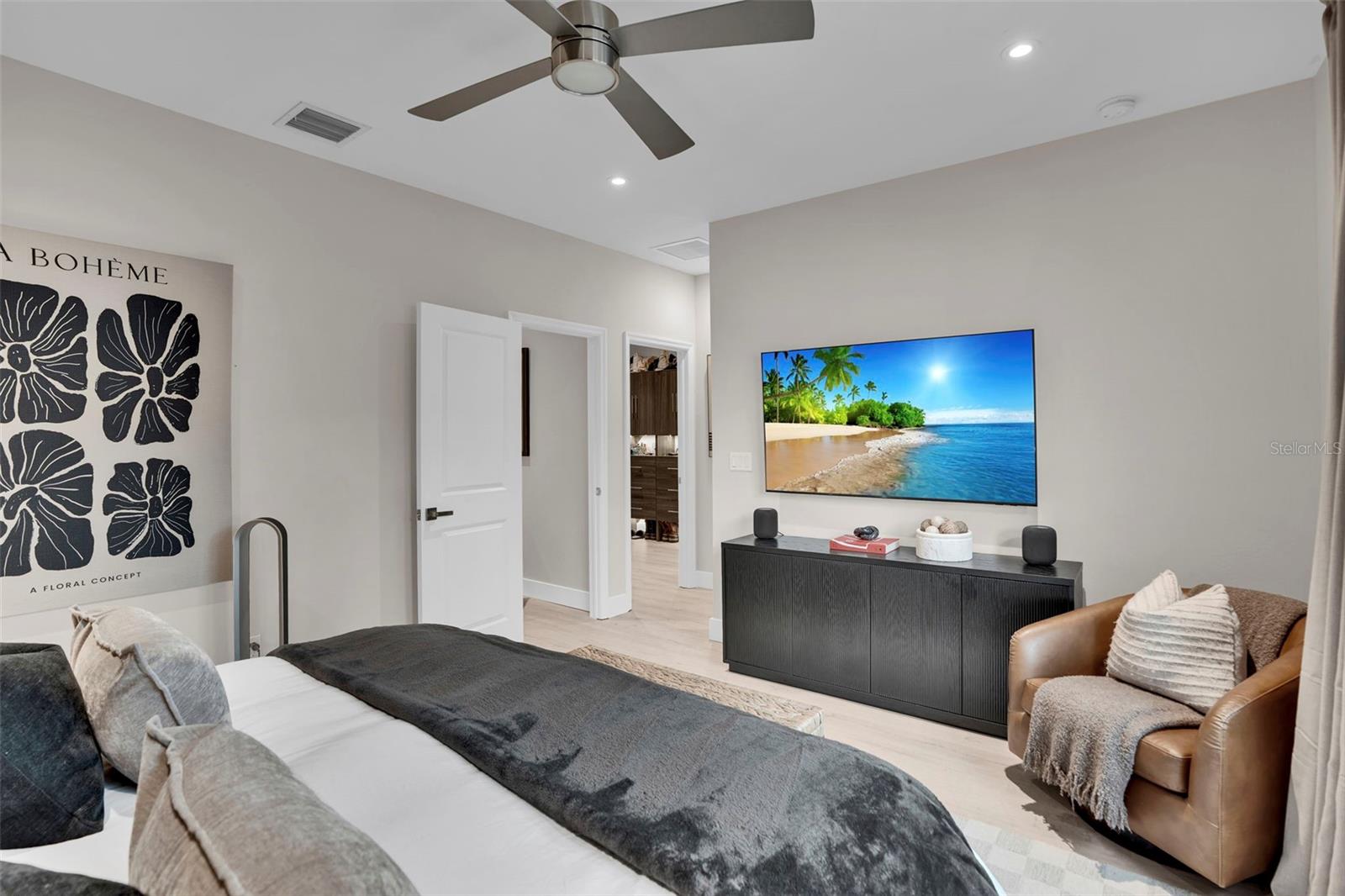 Image 26 of 36 For 9453 Montebello Way 104