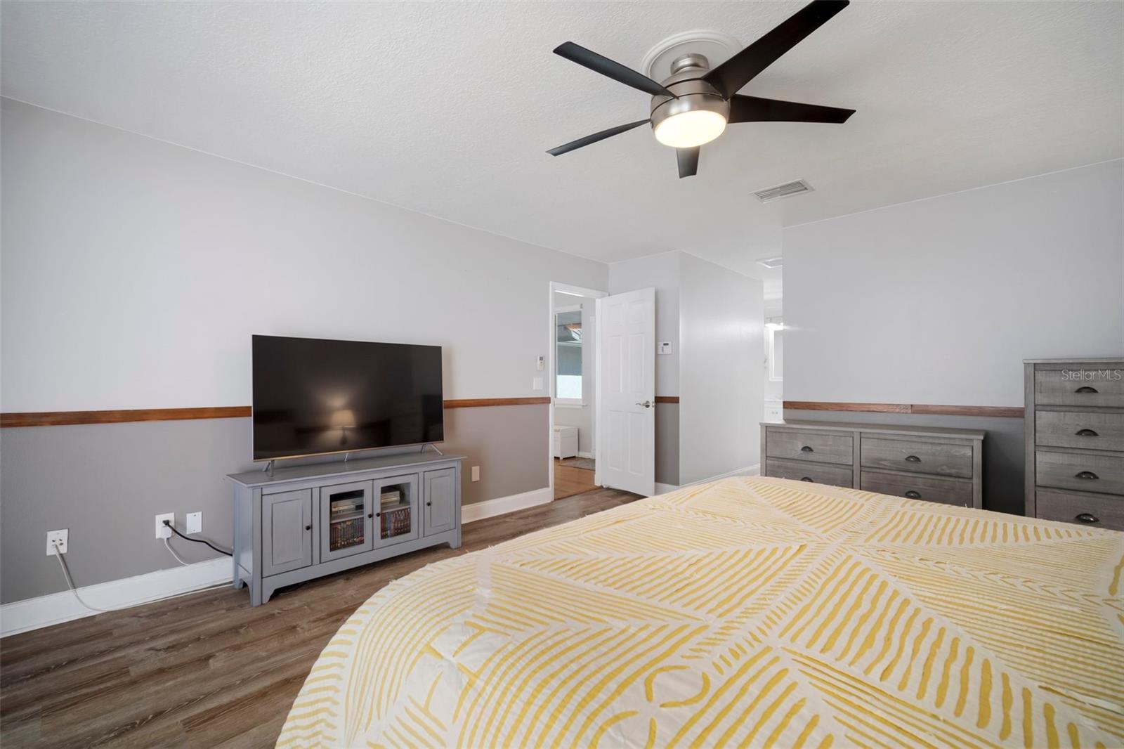 Image 11 of 69 For 4710 Grainary Avenue