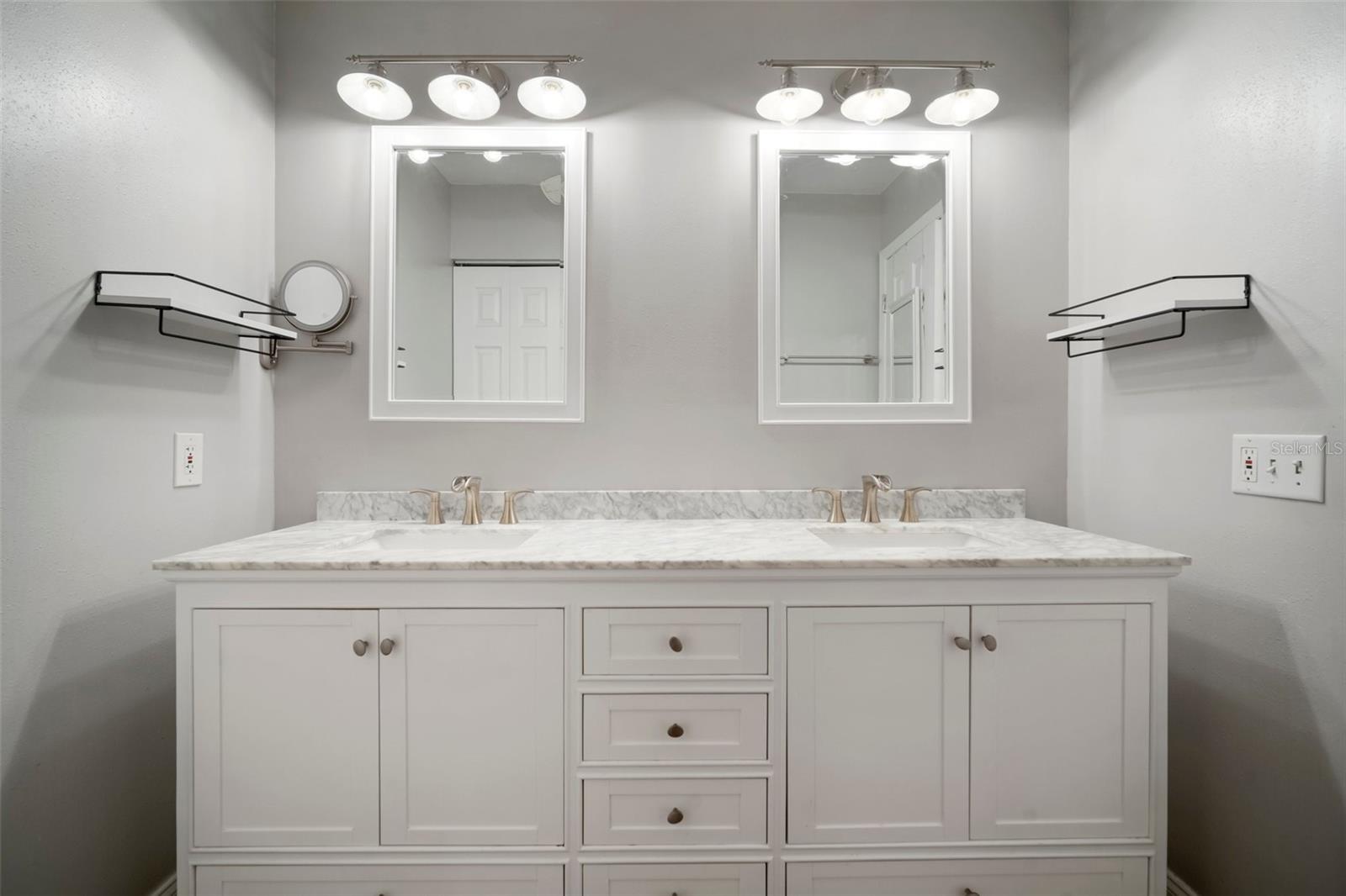 Image 15 of 69 For 4710 Grainary Avenue