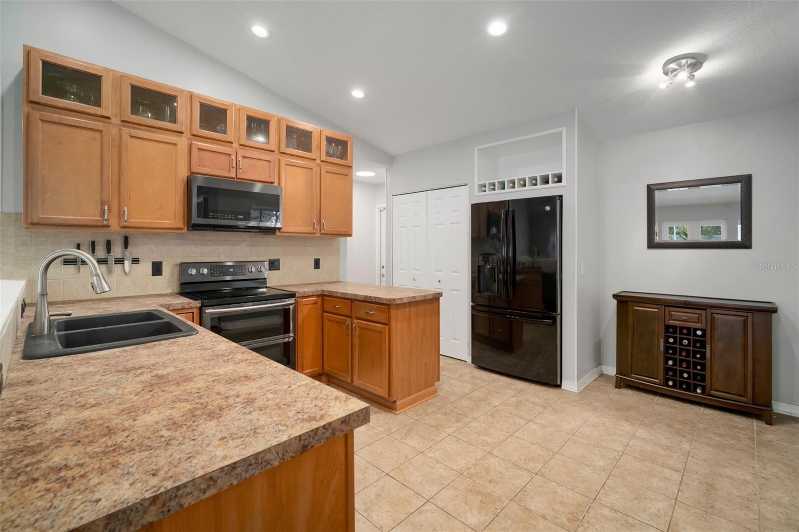Image 4 of 69 For 4710 Grainary Avenue