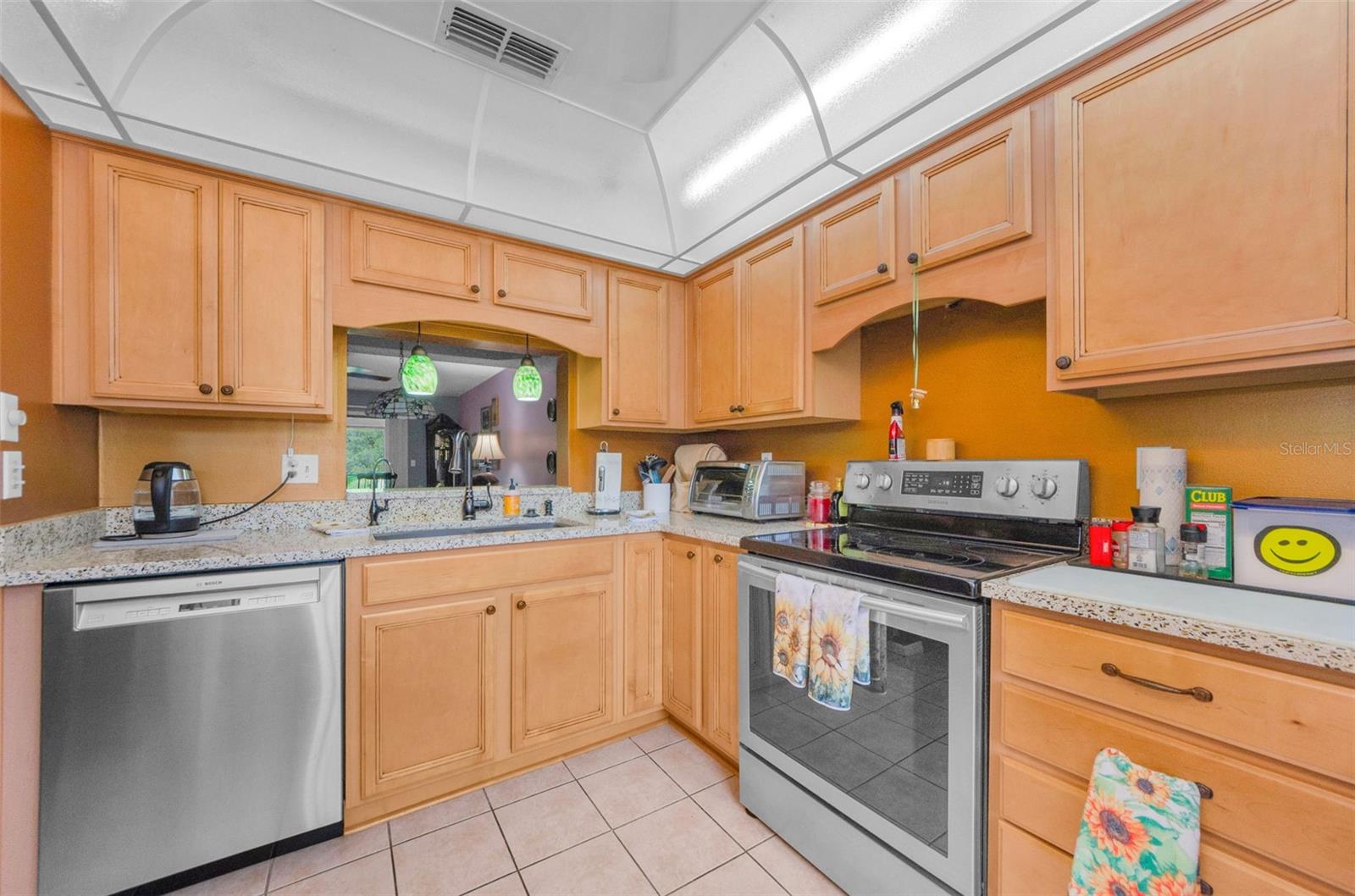 Image 21 of 52 For 2119 Elm Street 103