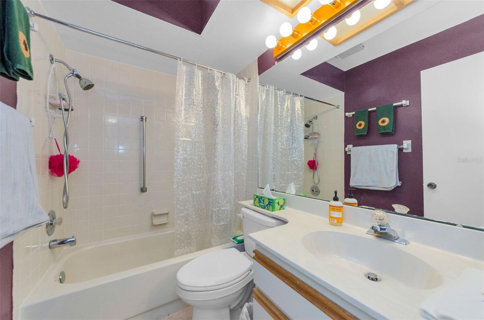 Image 31 of 52 For 2119 Elm Street 103