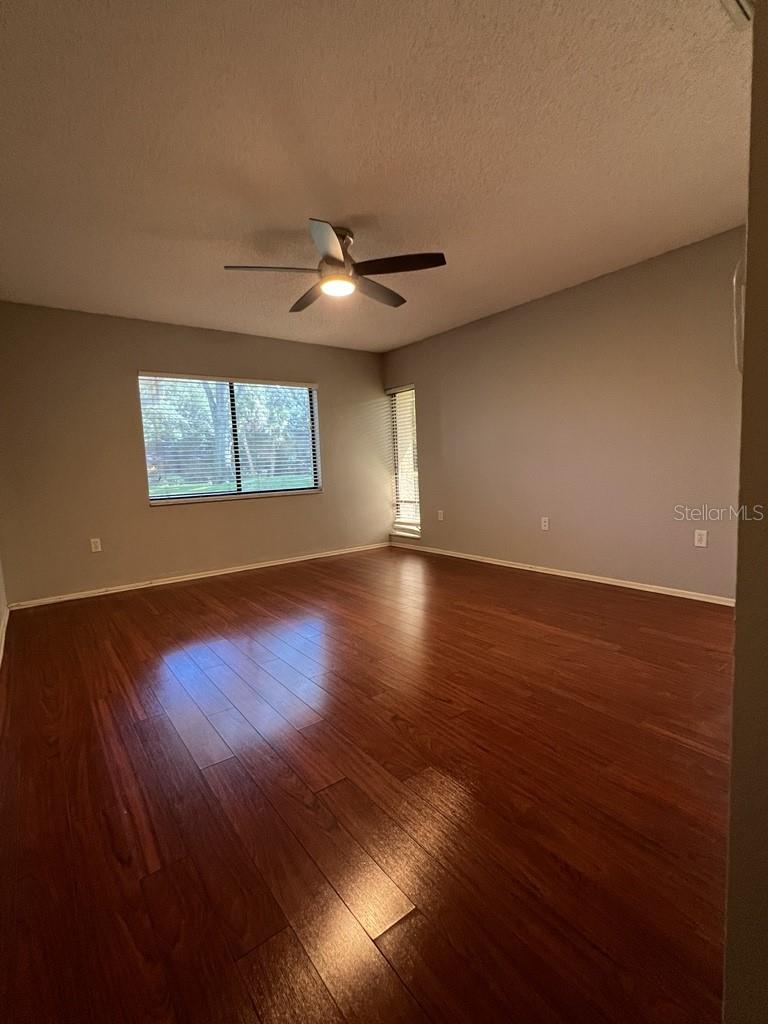 Image 15 of 30 For 450 Lakeview Drive 14