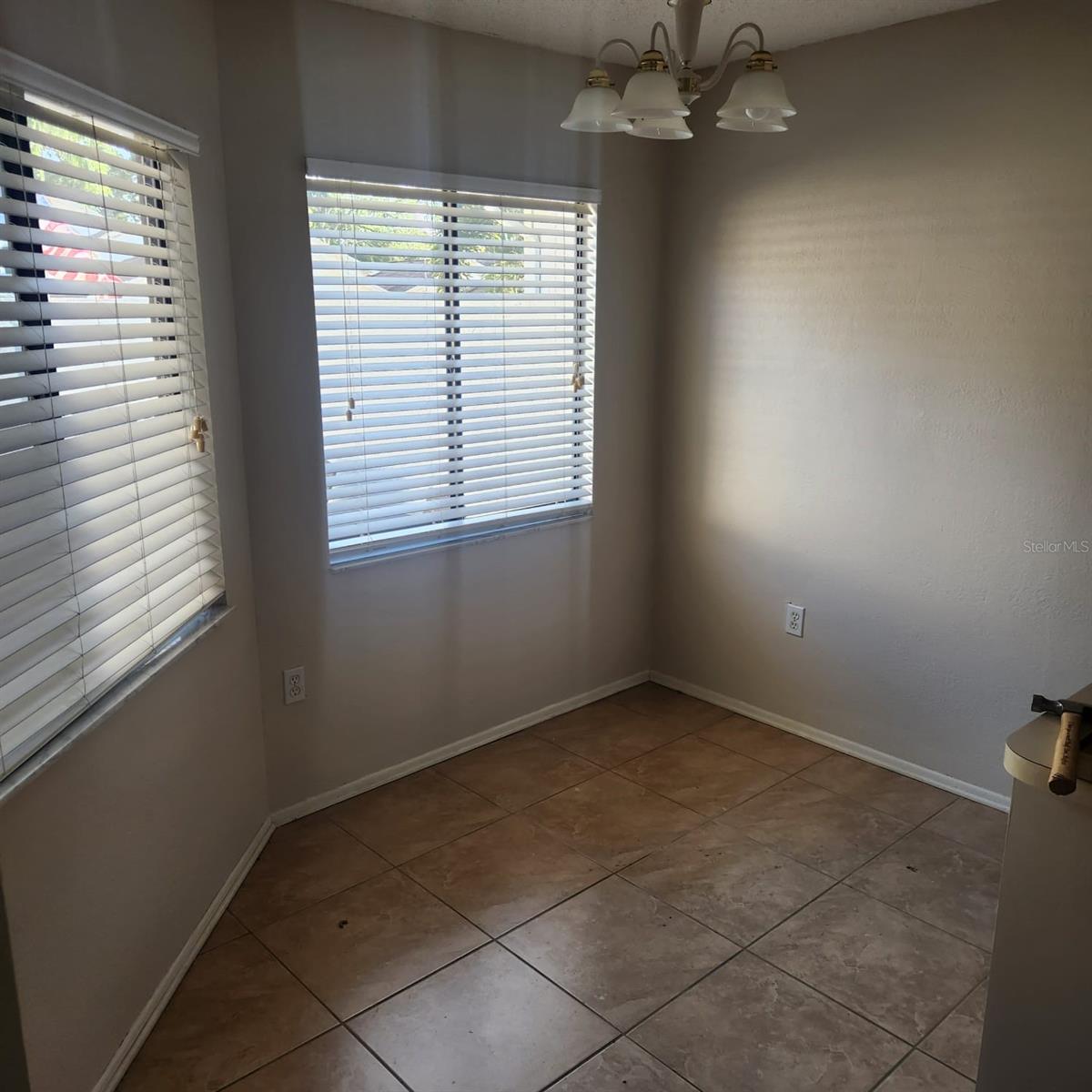 Image 2 of 9 For 450 Lakeview Drive 14