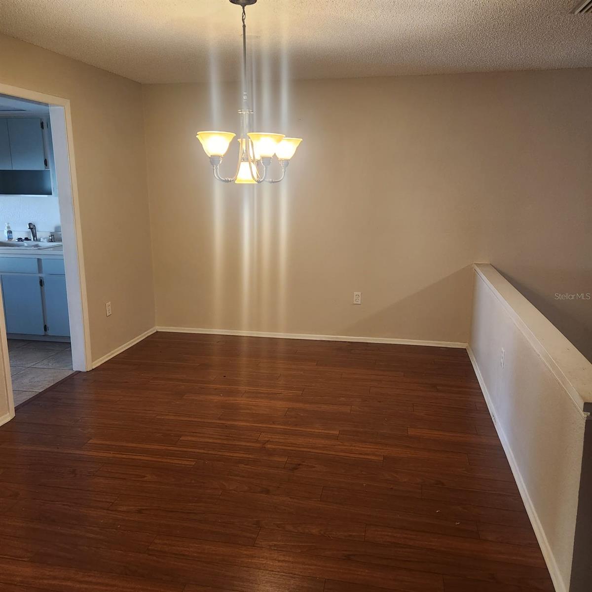 Image 4 of 9 For 450 Lakeview Drive 14