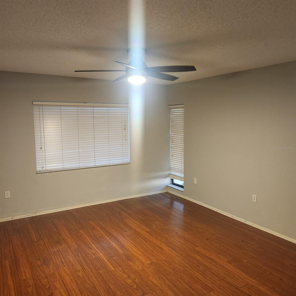 Image 5 of 9 For 450 Lakeview Drive 14