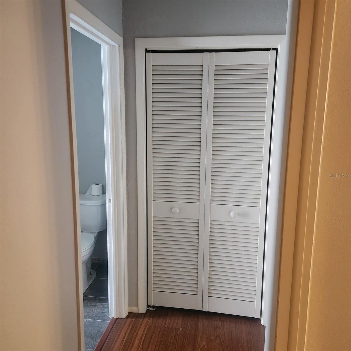 Image 7 of 9 For 450 Lakeview Drive 14
