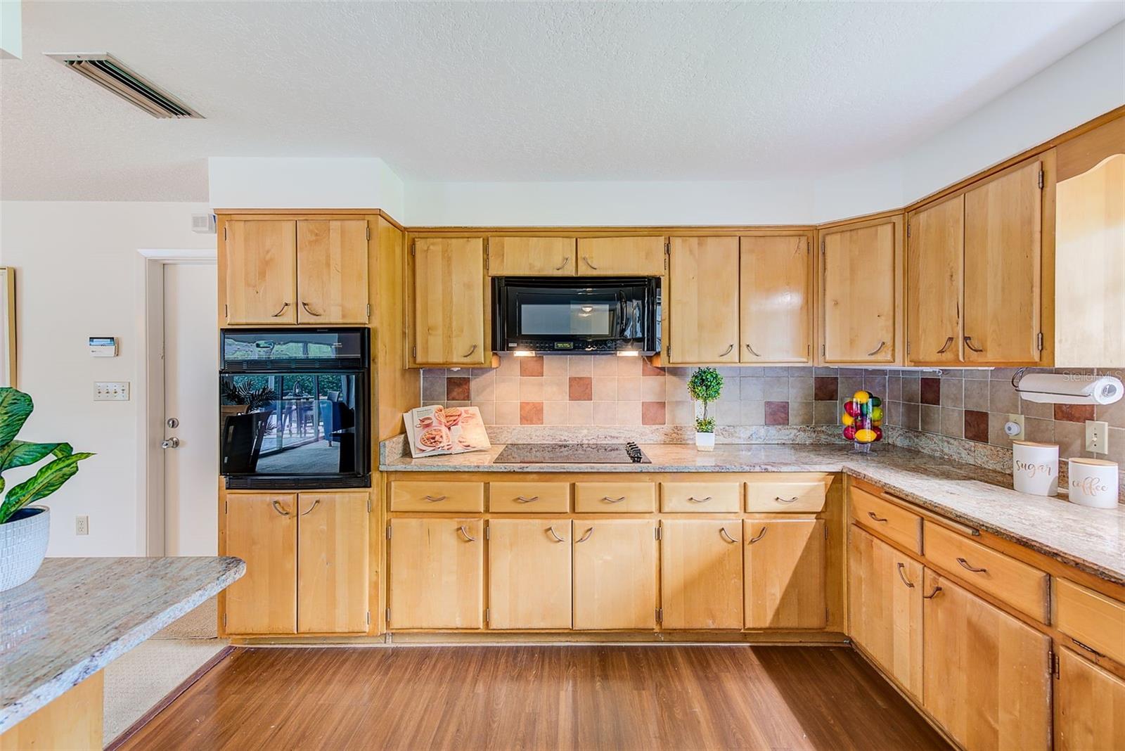 Image 15 of 56 For 1847 Oak Lake Drive