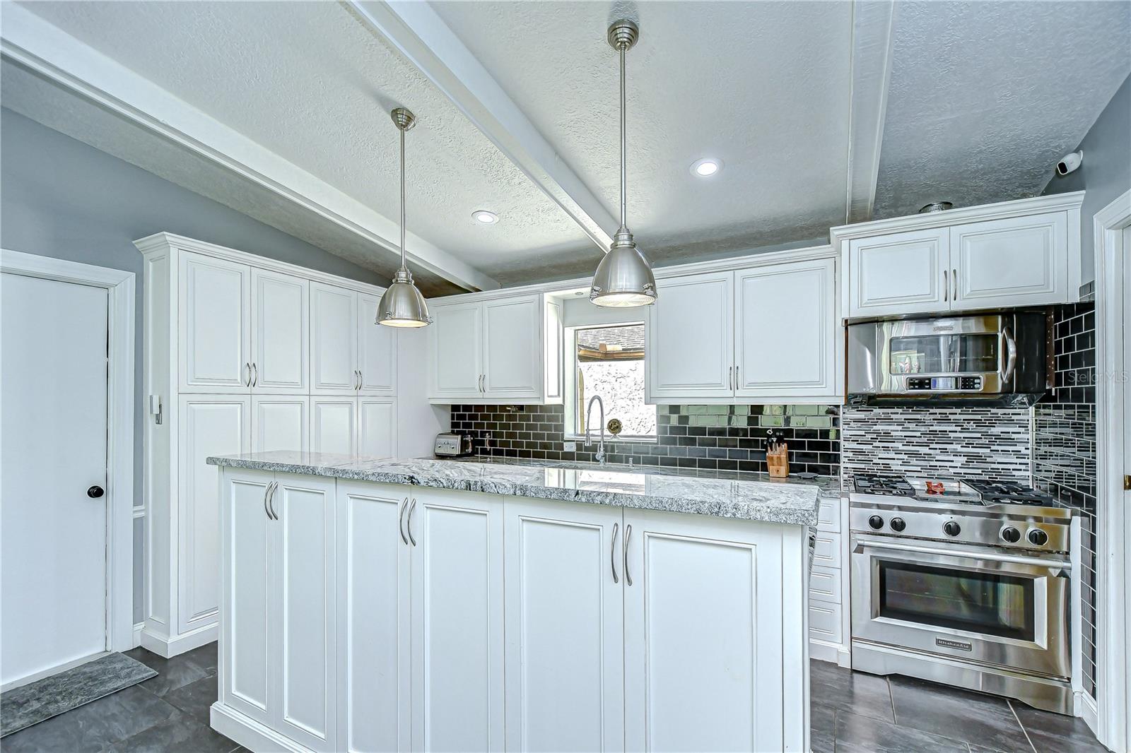 Image 9 of 69 For 13522 Avista Drive