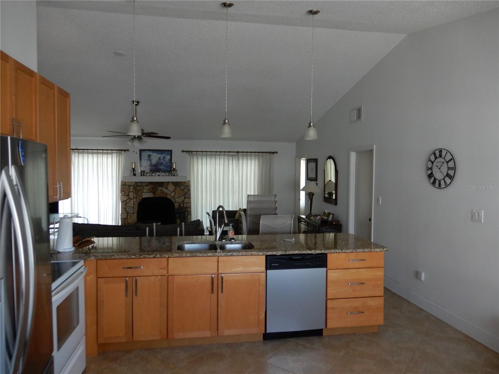 Image 5 of 28 For 853 2nd Avenue S