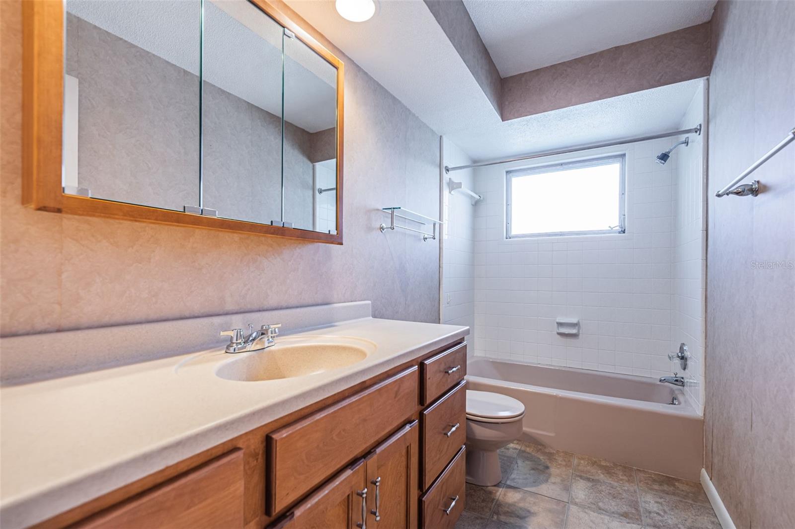 Image 18 of 53 For 13732 86th Avenue