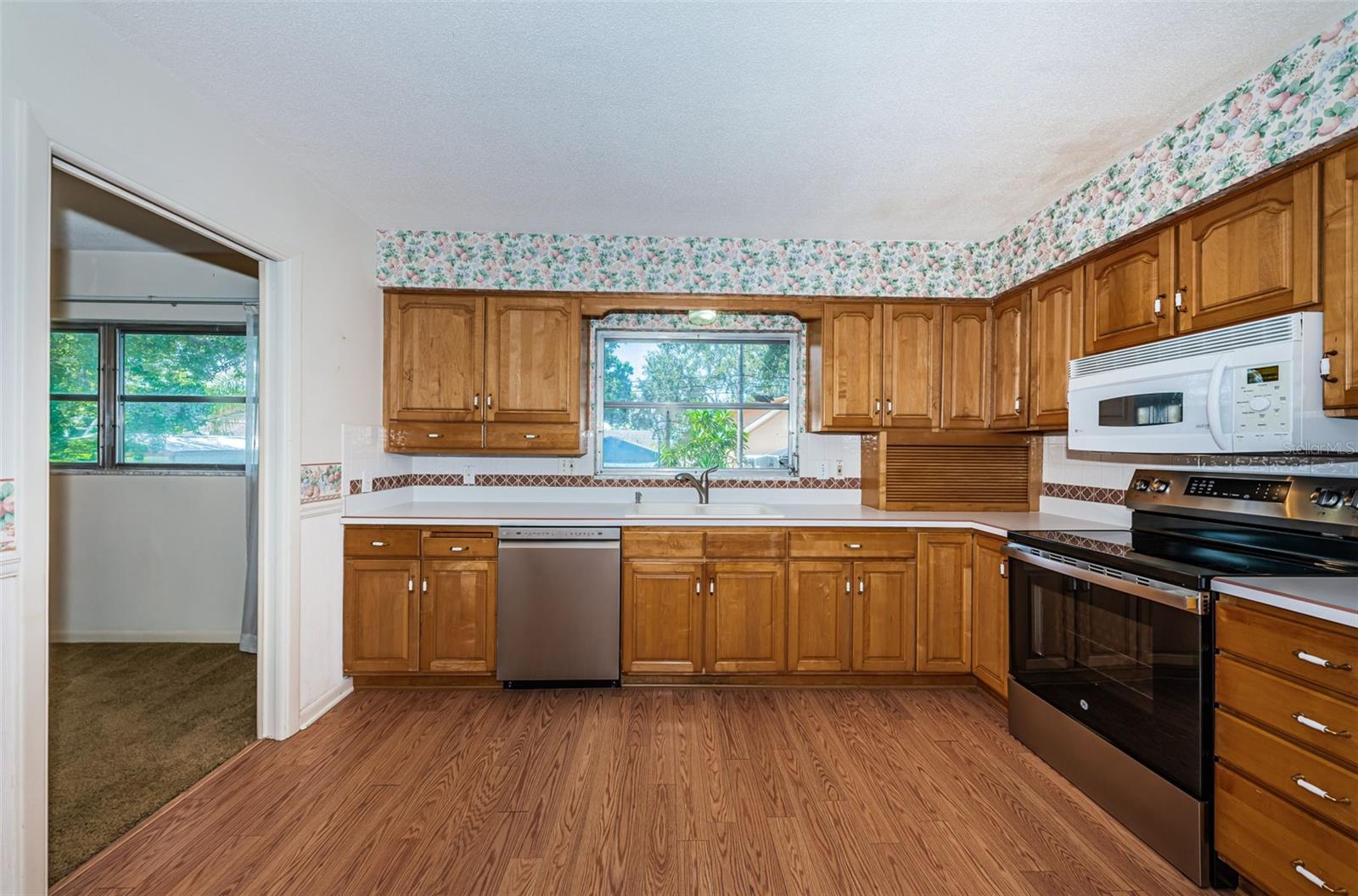Image 7 of 53 For 13732 86th Avenue