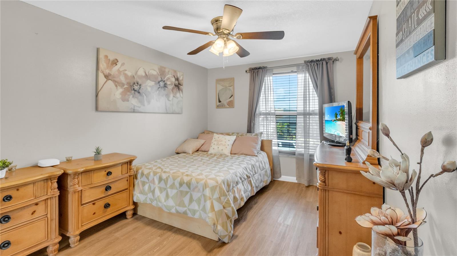 Image 20 of 35 For 8257 Malvern Circle
