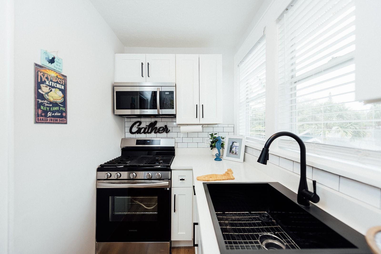 Image 11 of 42 For 809 10th Avenue N 4
