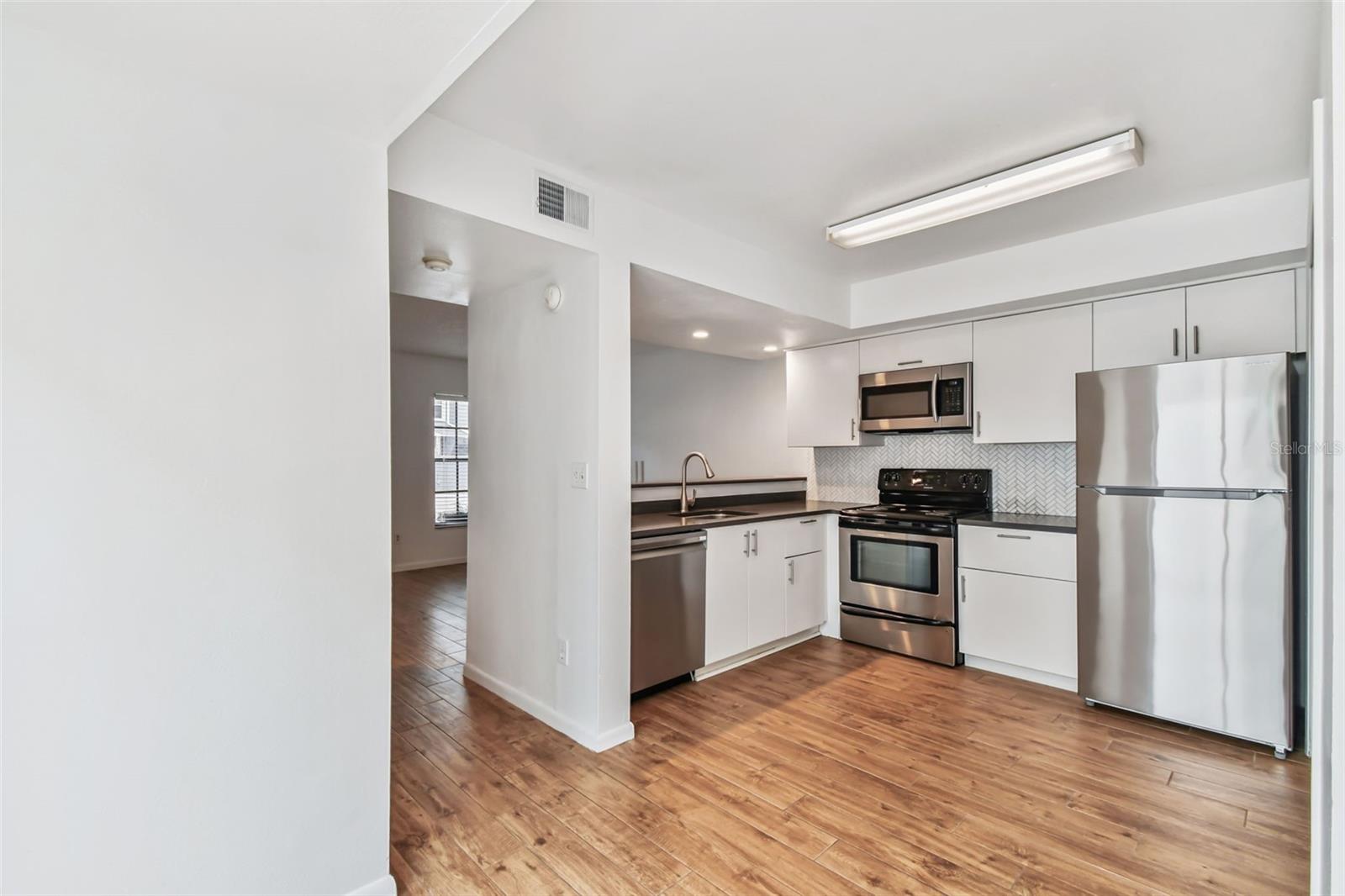 Image 19 of 34 For 310 Delaware Avenue F