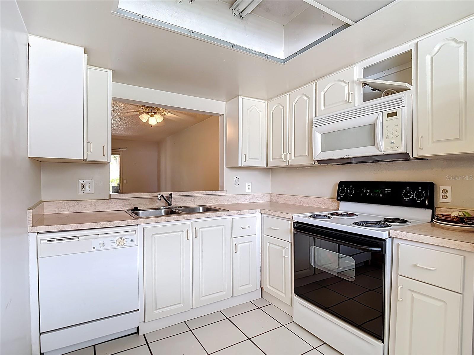 Listing photo id 11 for 6314 Newtown Circle 14a2