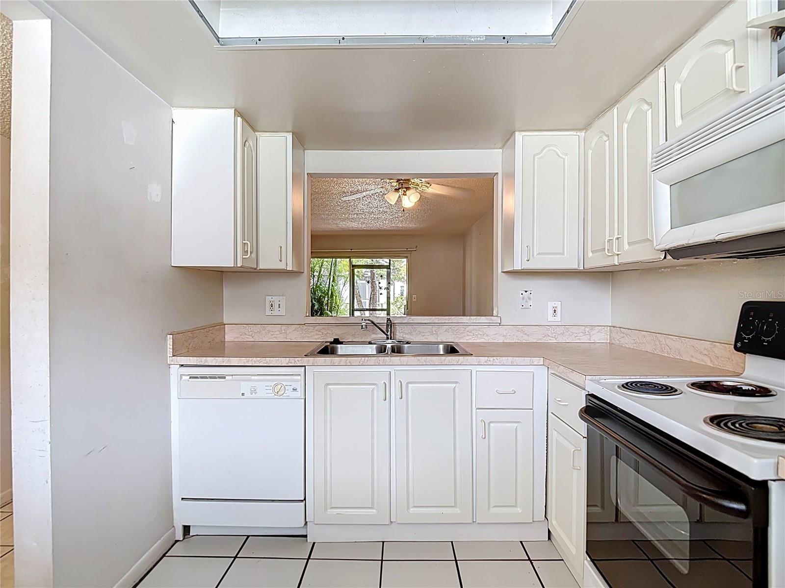 Listing photo id 12 for 6314 Newtown Circle 14a2