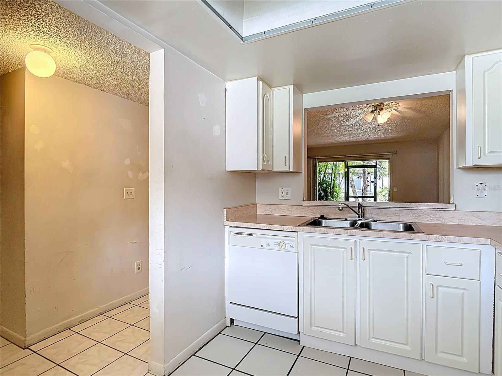 Listing photo id 13 for 6314 Newtown Circle 14a2