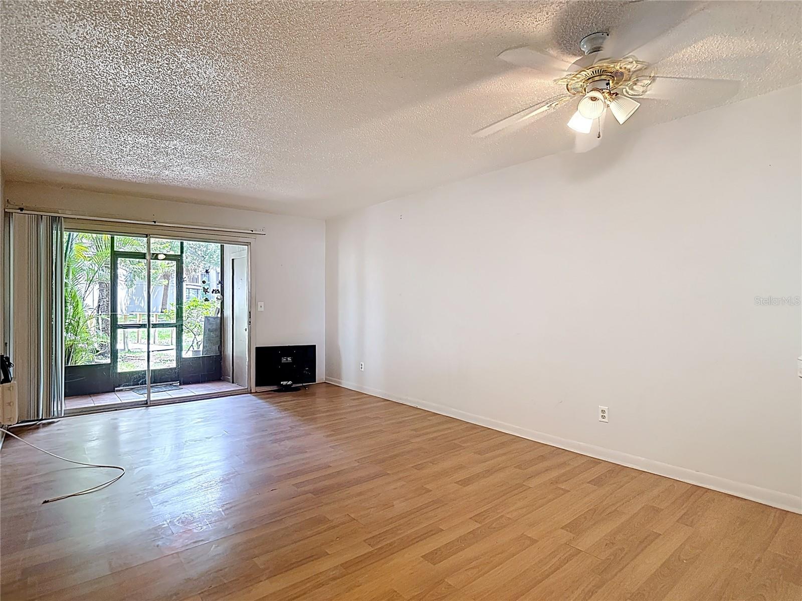 Listing photo id 14 for 6314 Newtown Circle 14a2