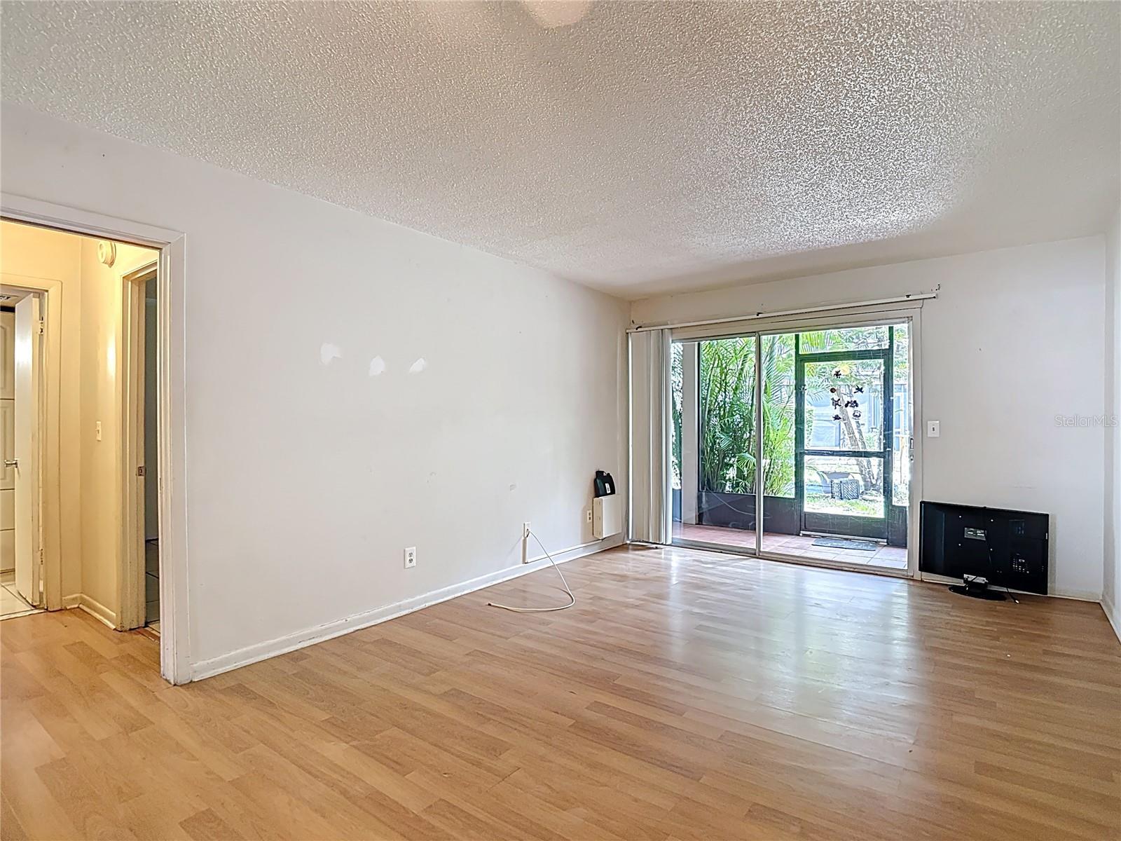 Listing photo id 15 for 6314 Newtown Circle 14a2