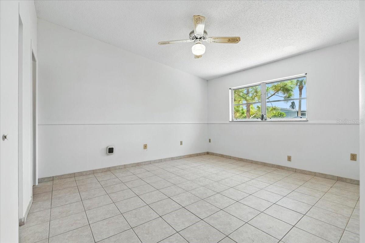 Image 15 of 42 For 1290 Oxford Drive