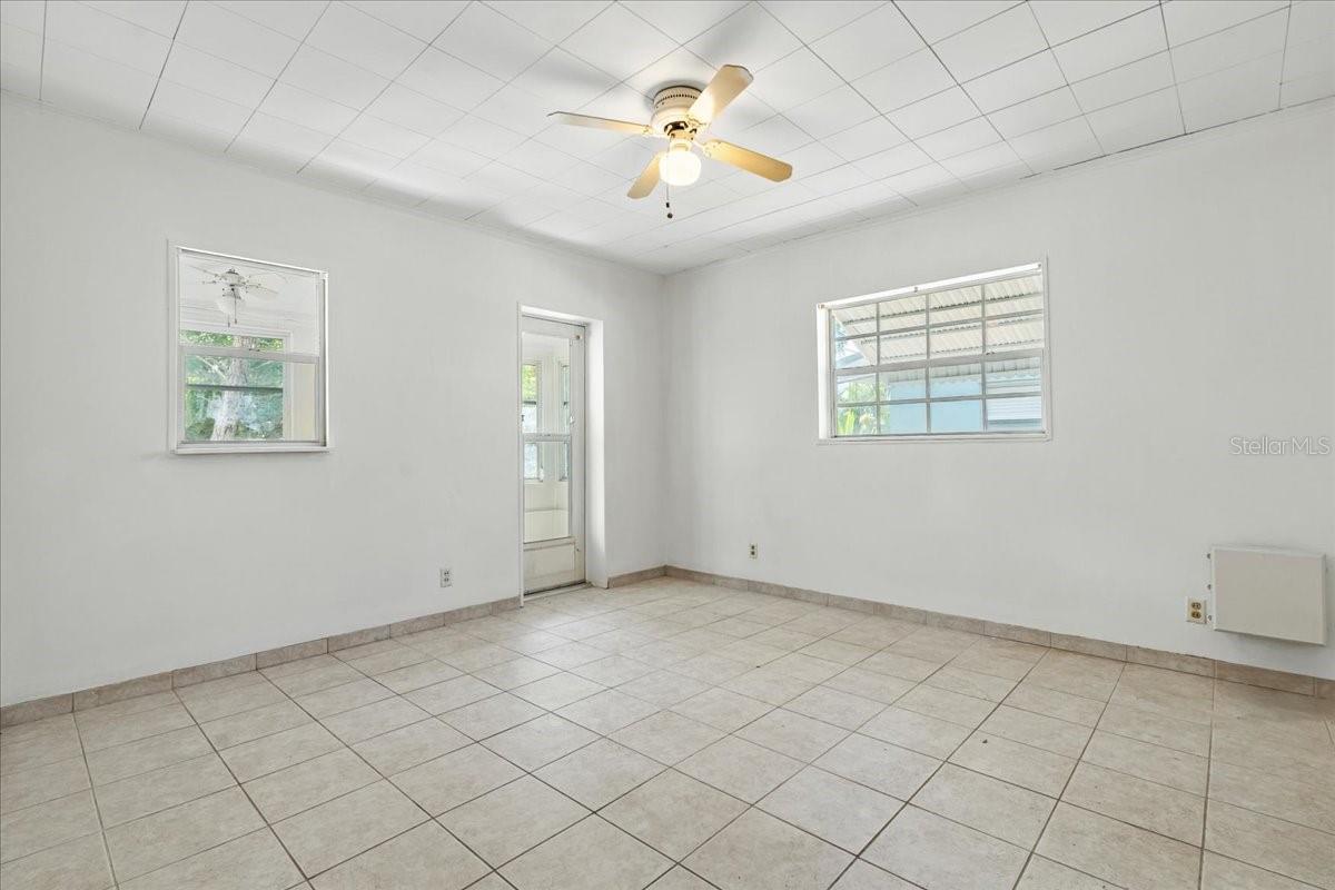 Image 22 of 42 For 1290 Oxford Drive