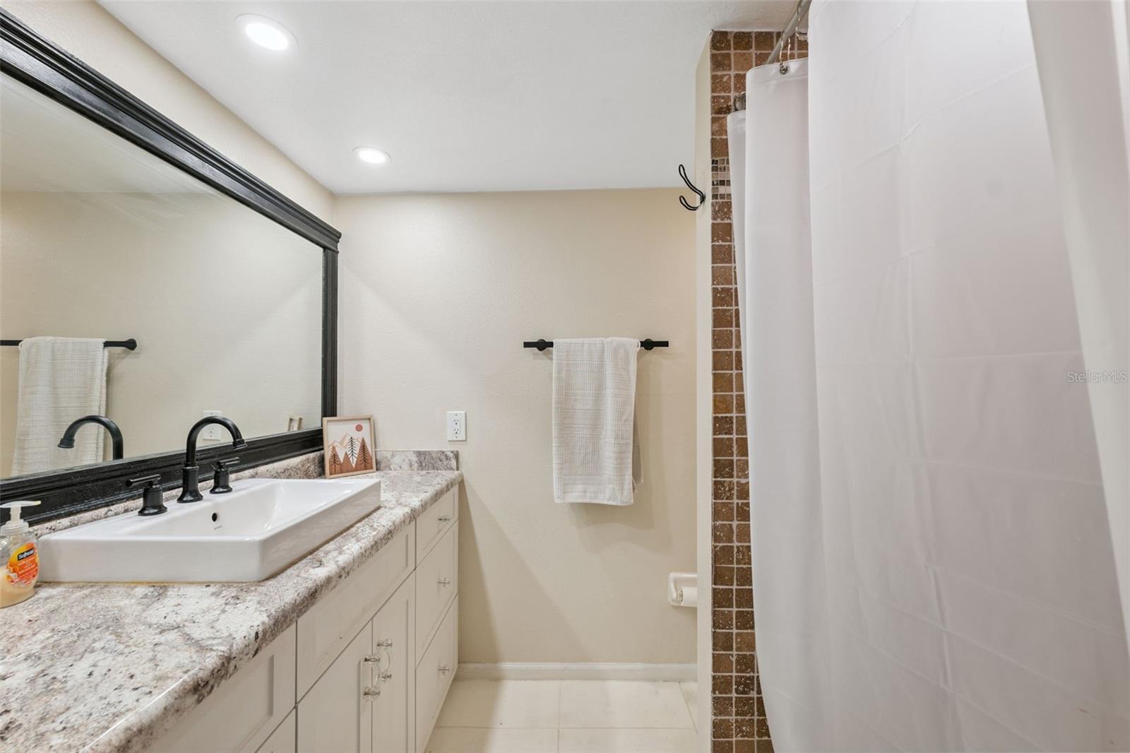 Image 26 of 53 For 4821 Mcelroy Avenue D210