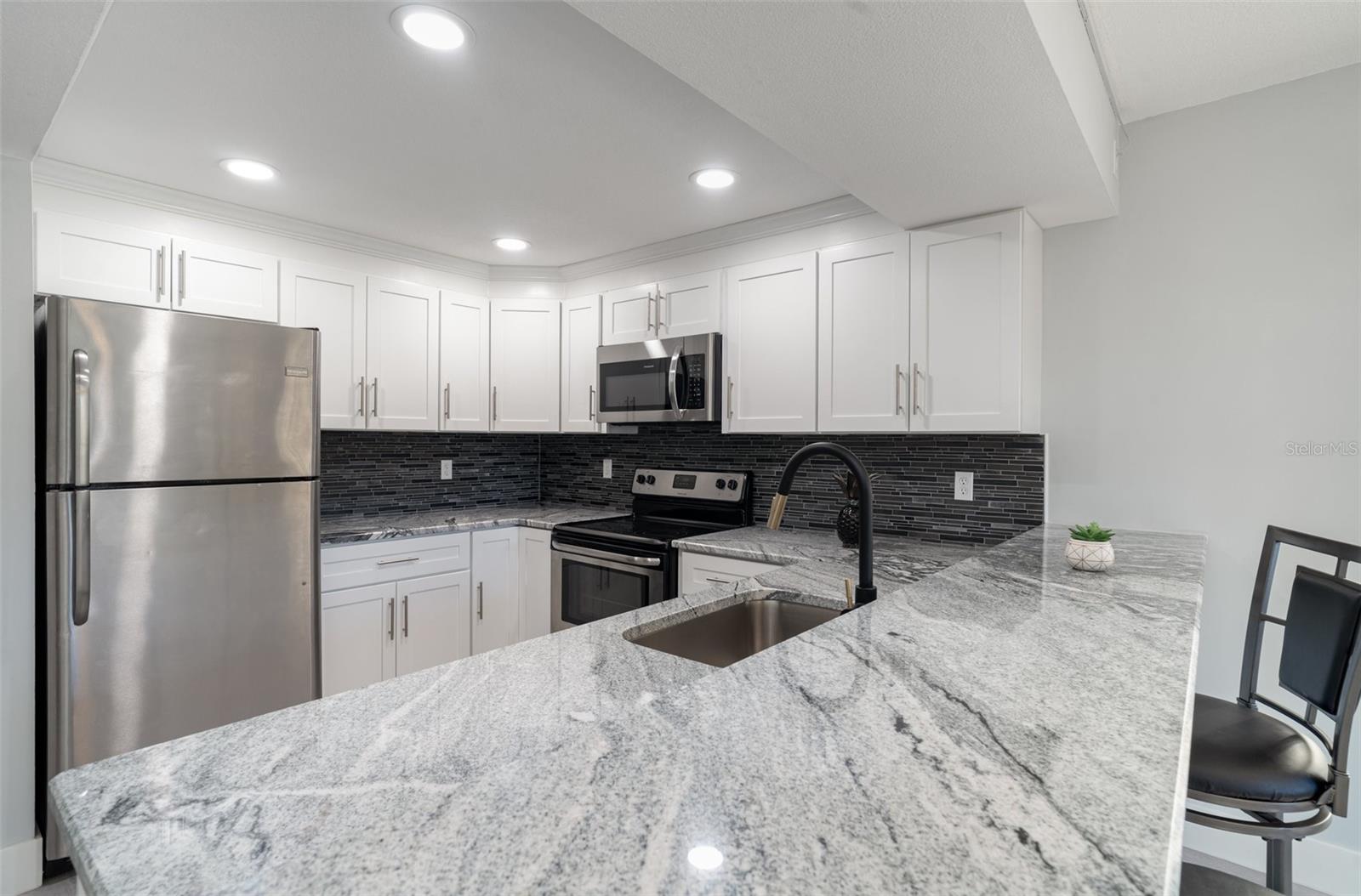 Image 3 of 16 For 425 30th Avenue W C201