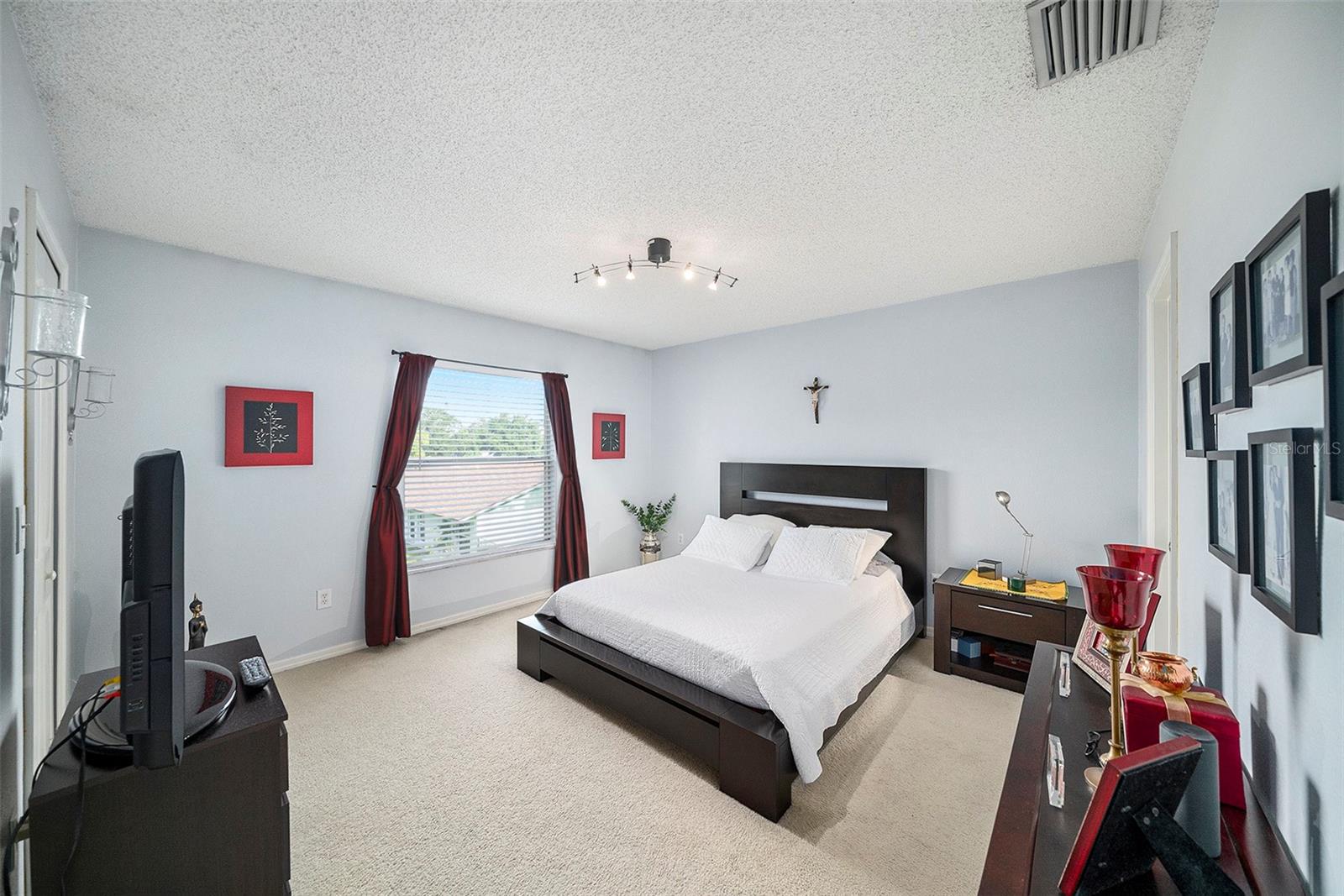 Image 21 of 43 For 8534 Edgewater Place Boulevard