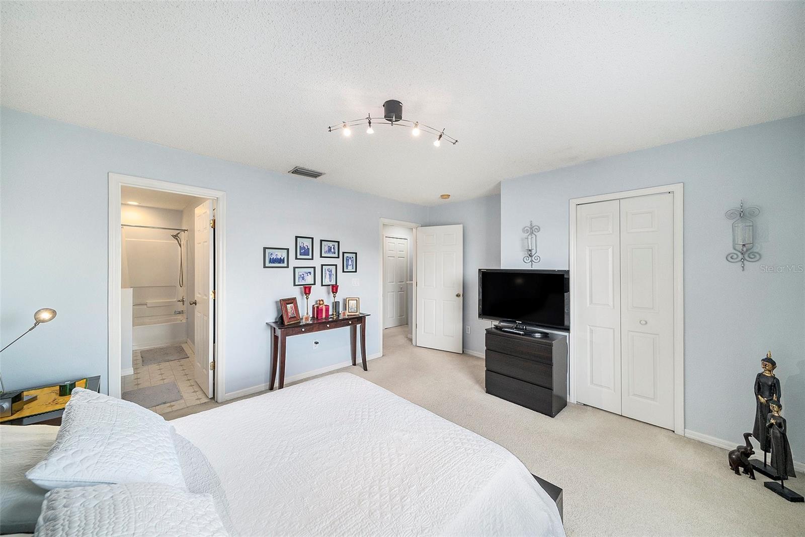 Image 22 of 43 For 8534 Edgewater Place Boulevard