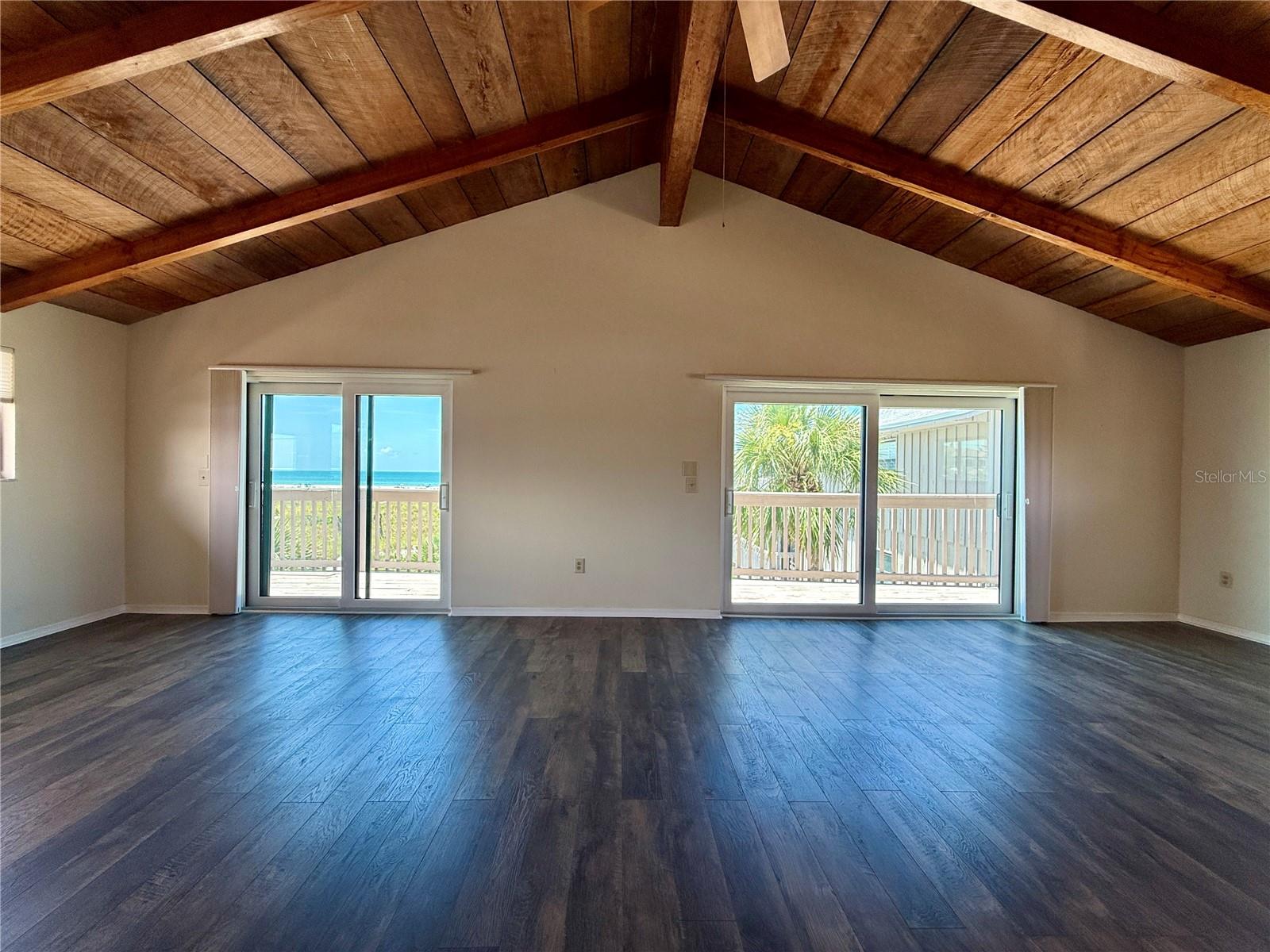 Image 10 of 51 For 460 Beach Road B2