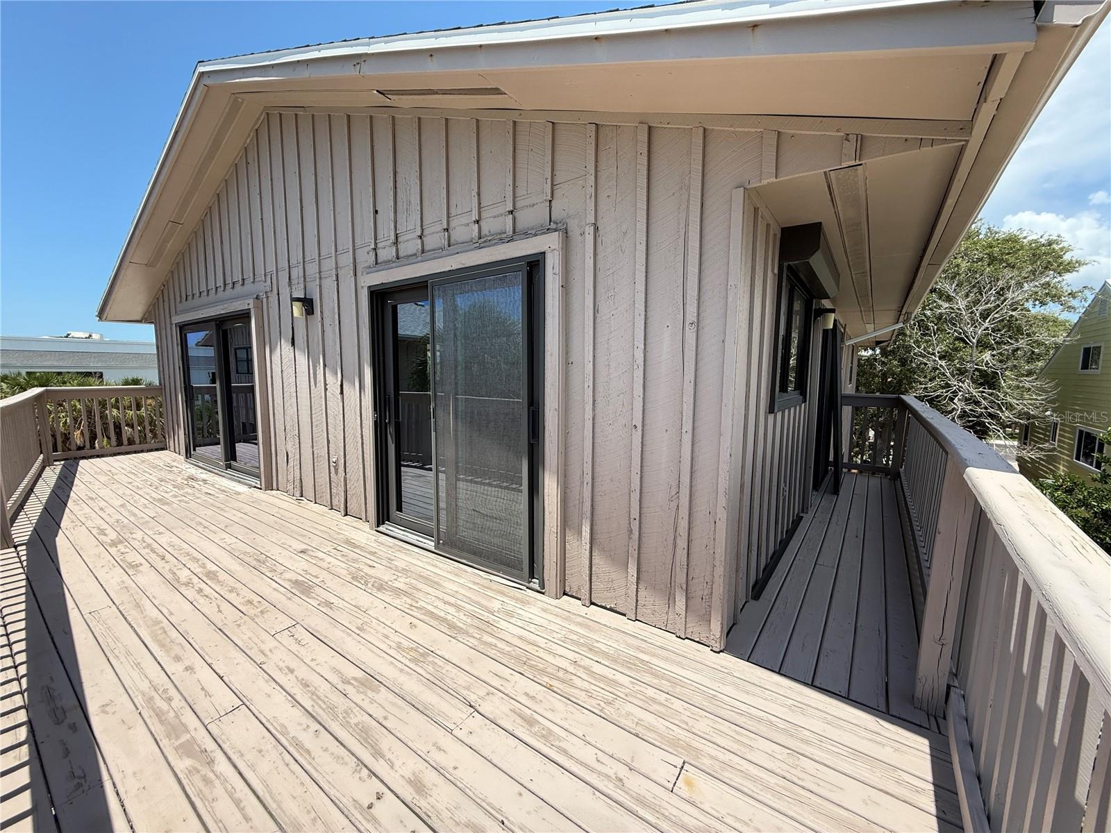 Image 11 of 51 For 460 Beach Road B2