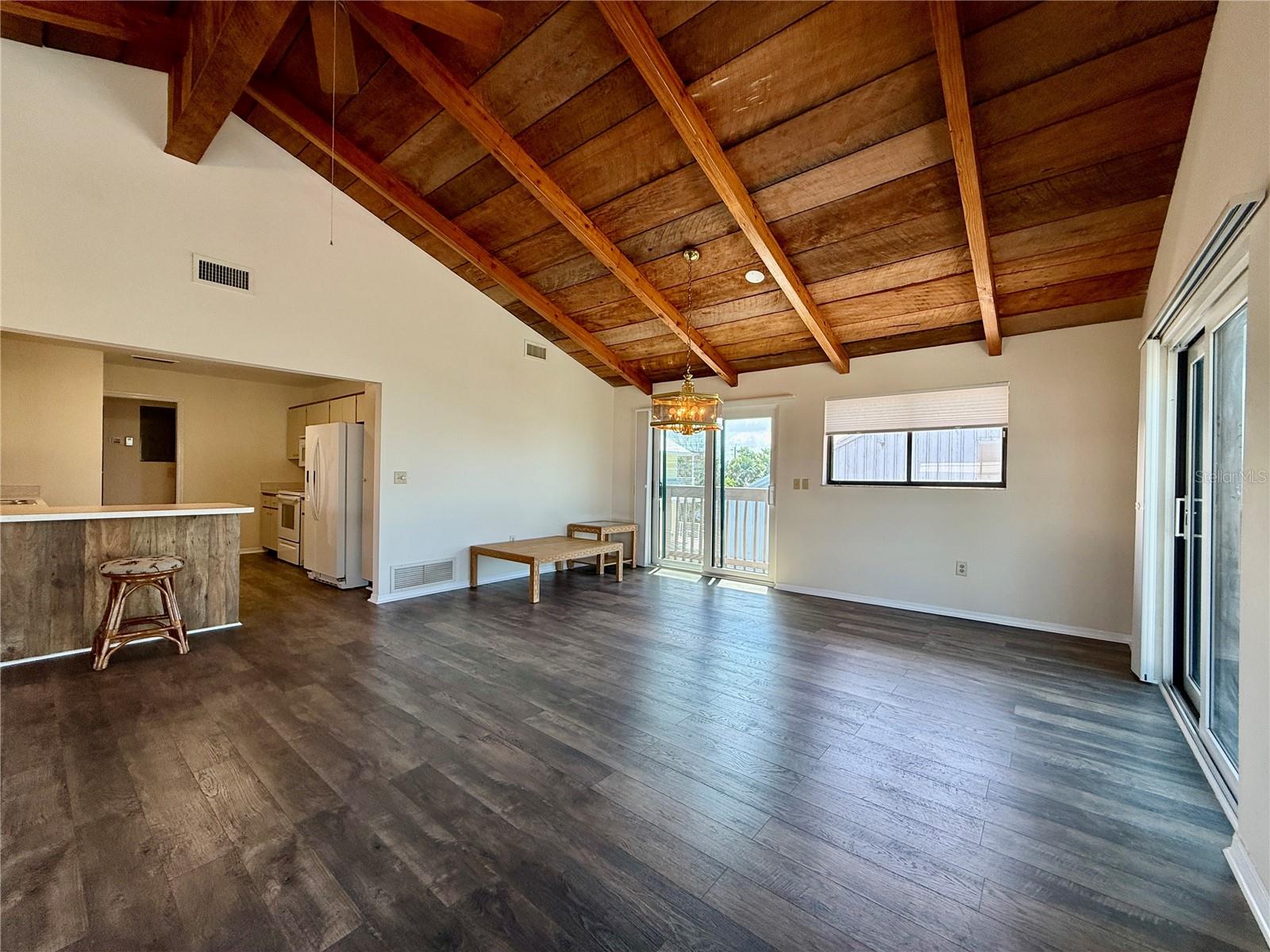 Image 12 of 51 For 460 Beach Road B2