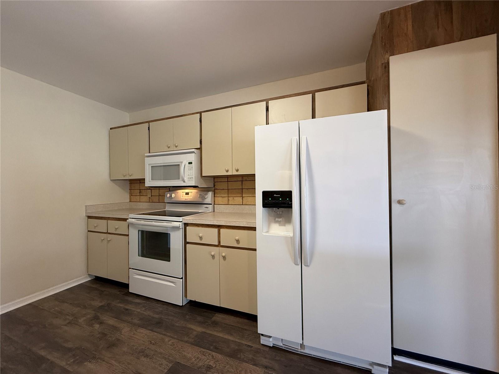 Image 15 of 51 For 460 Beach Road B2