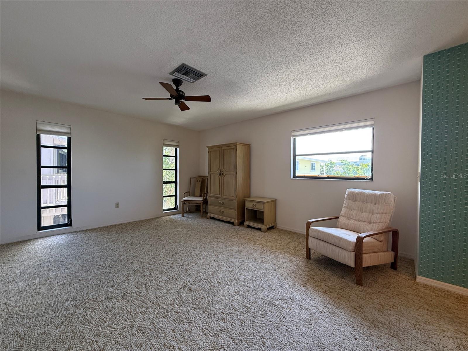 Image 17 of 51 For 460 Beach Road B2