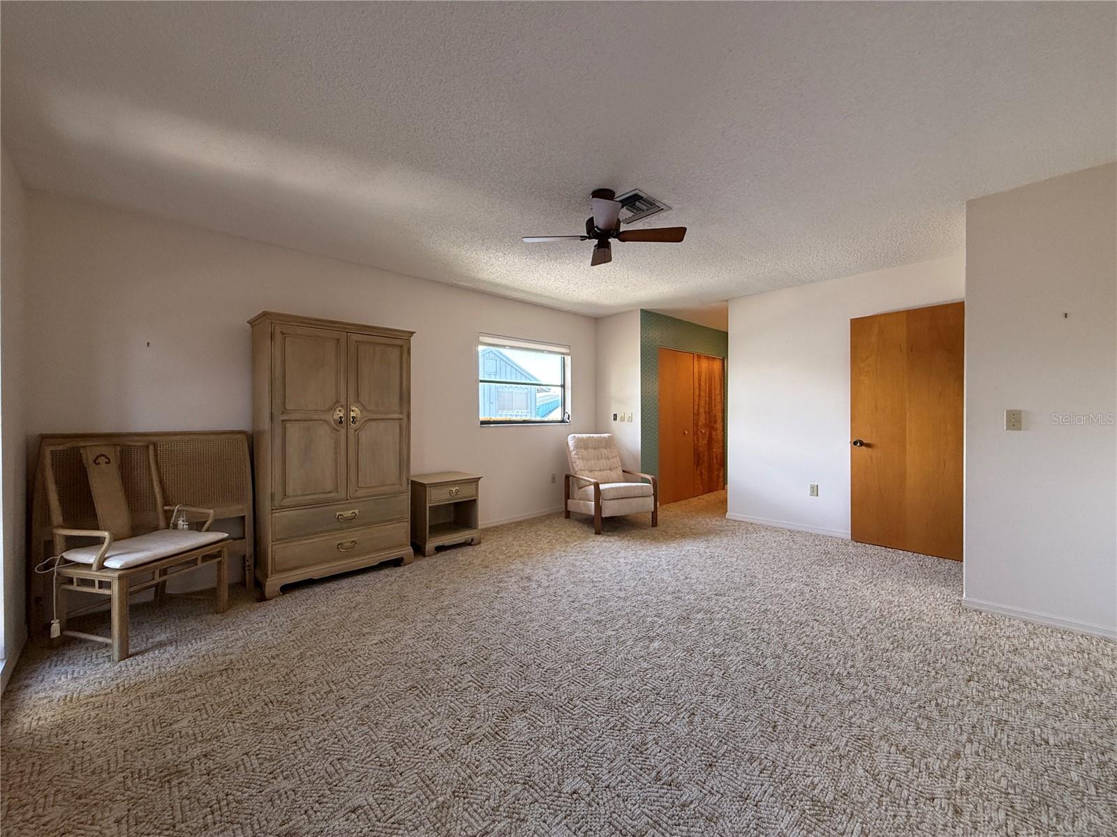 Image 18 of 51 For 460 Beach Road B2