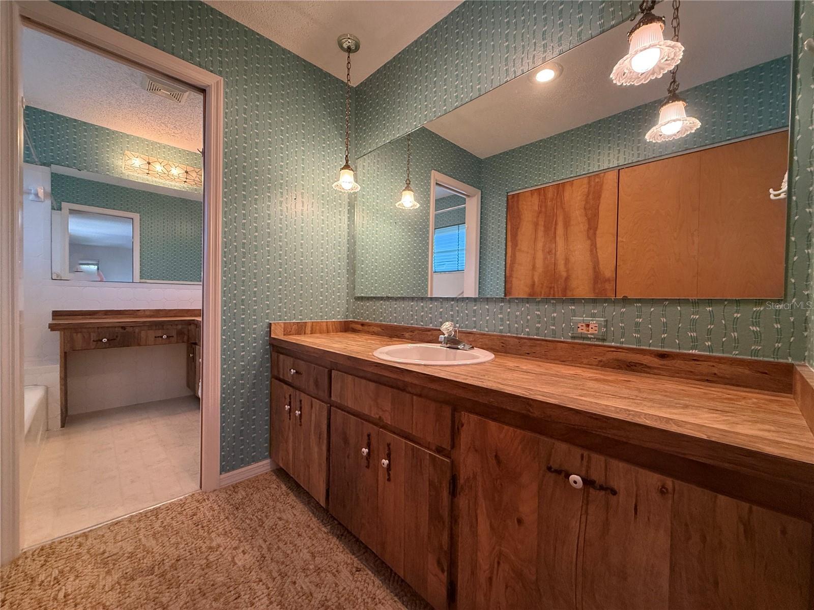Image 21 of 51 For 460 Beach Road B2