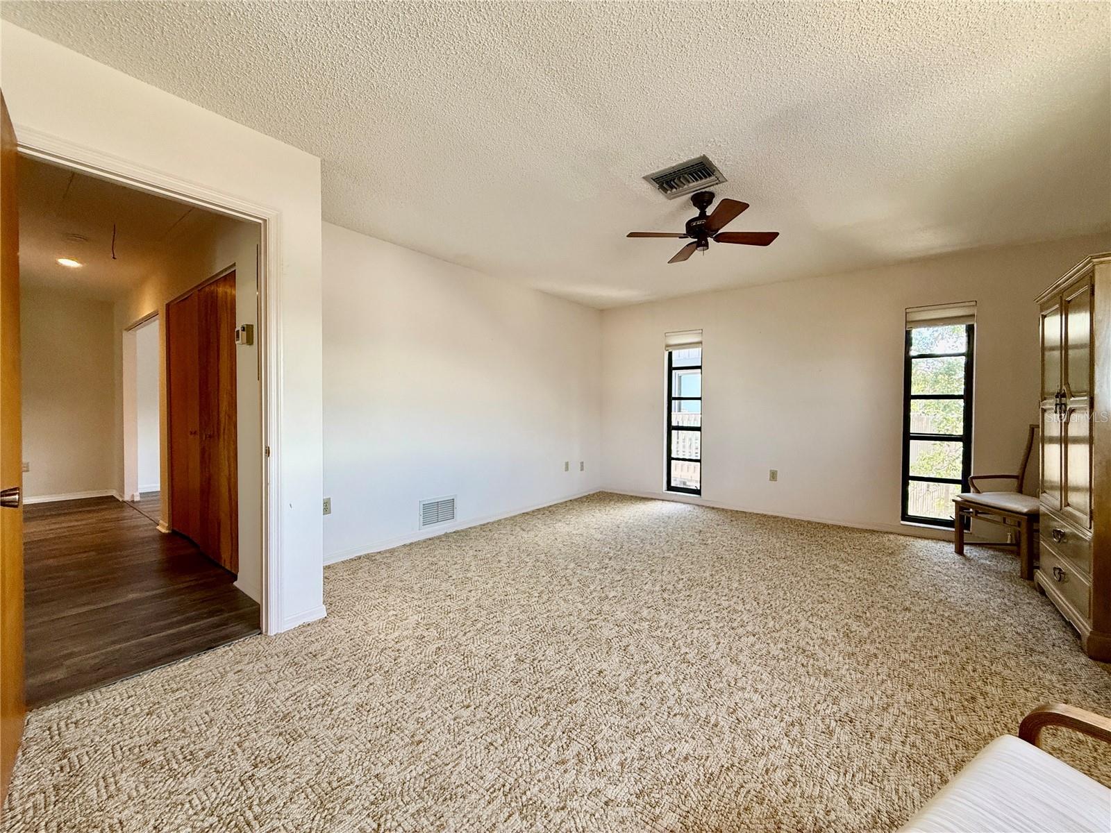 Image 22 of 51 For 460 Beach Road B2