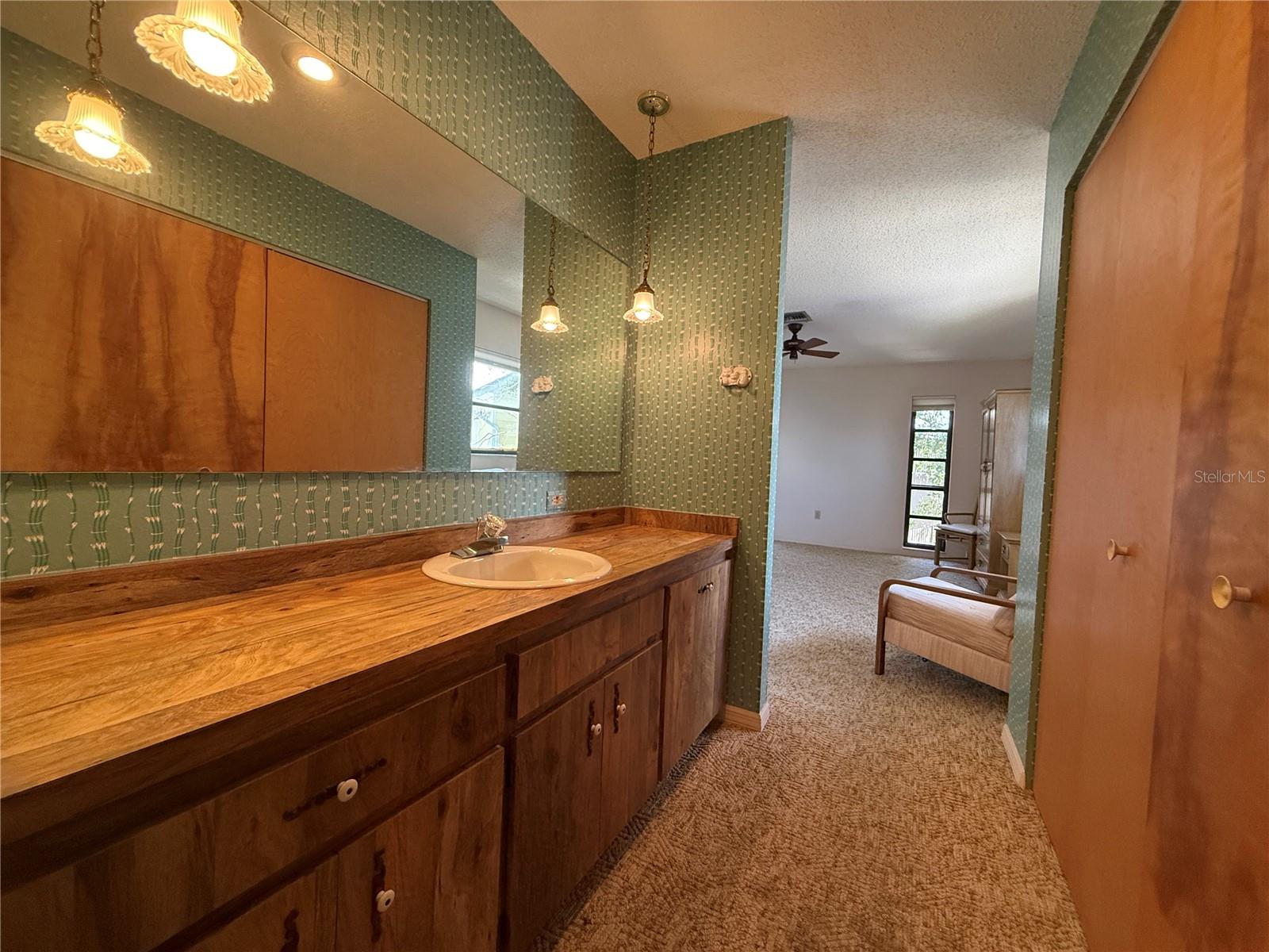 Image 23 of 51 For 460 Beach Road B2