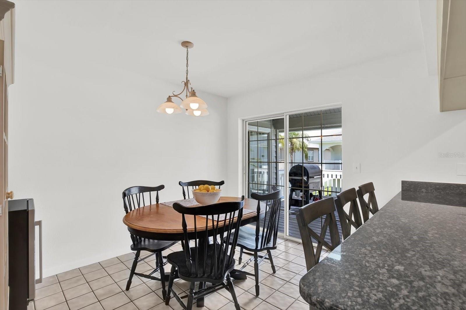 Image 14 of 47 For 5922 Bayview Circle S