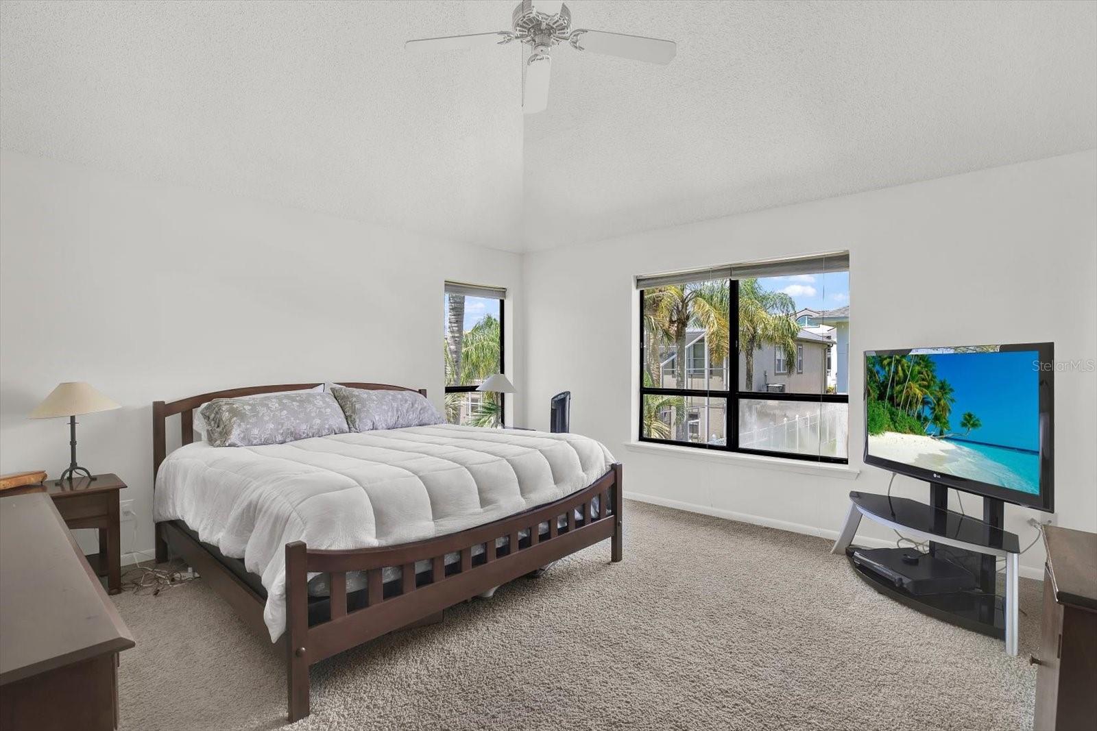 Image 15 of 47 For 5922 Bayview Circle S