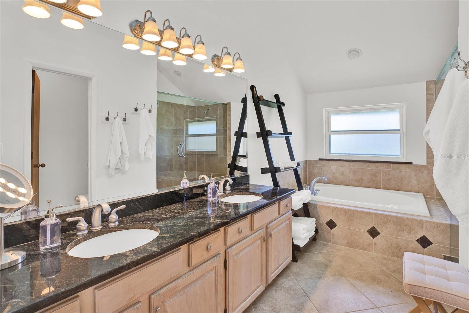 Image 17 of 47 For 5922 Bayview Circle S