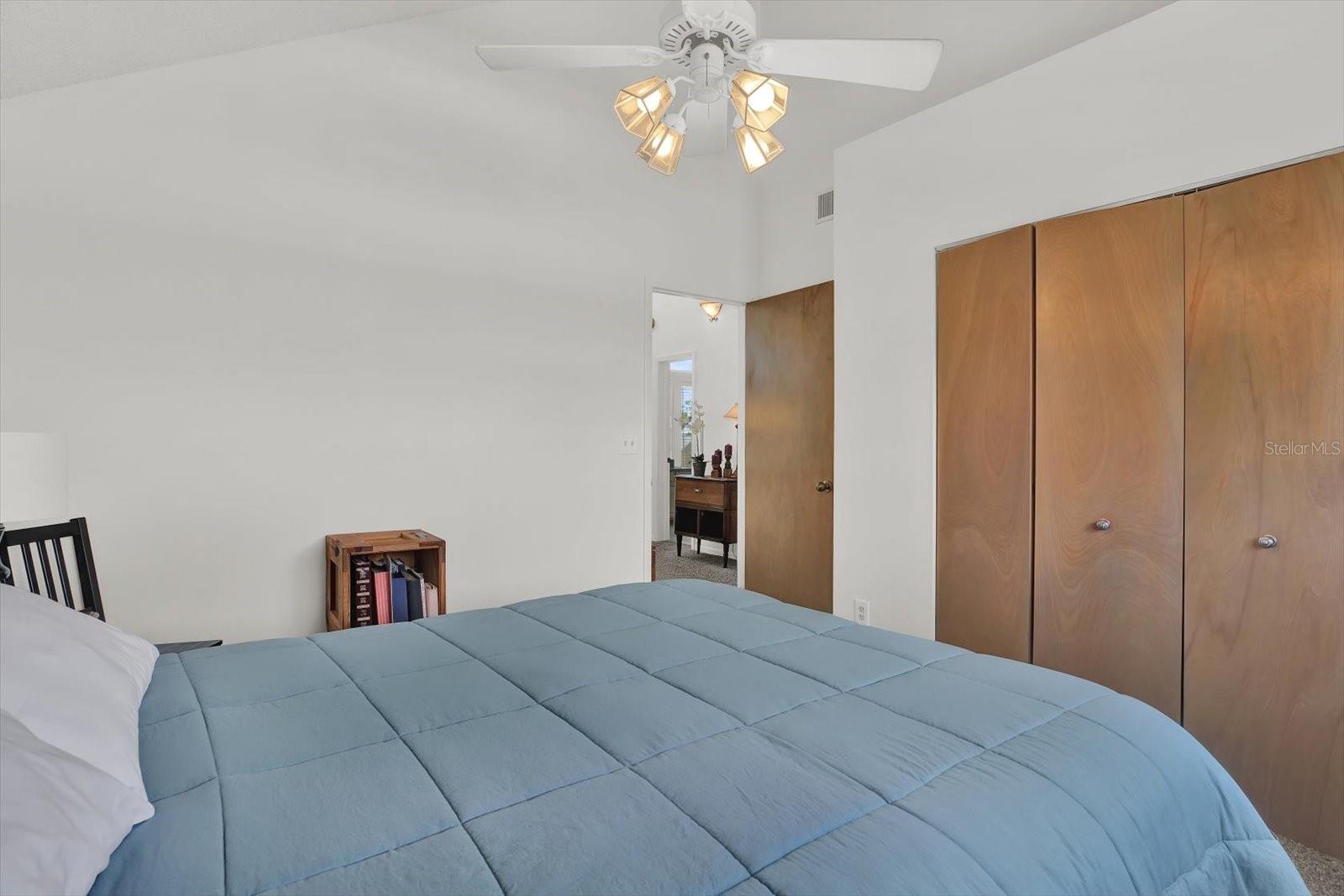 Image 22 of 47 For 5922 Bayview Circle S