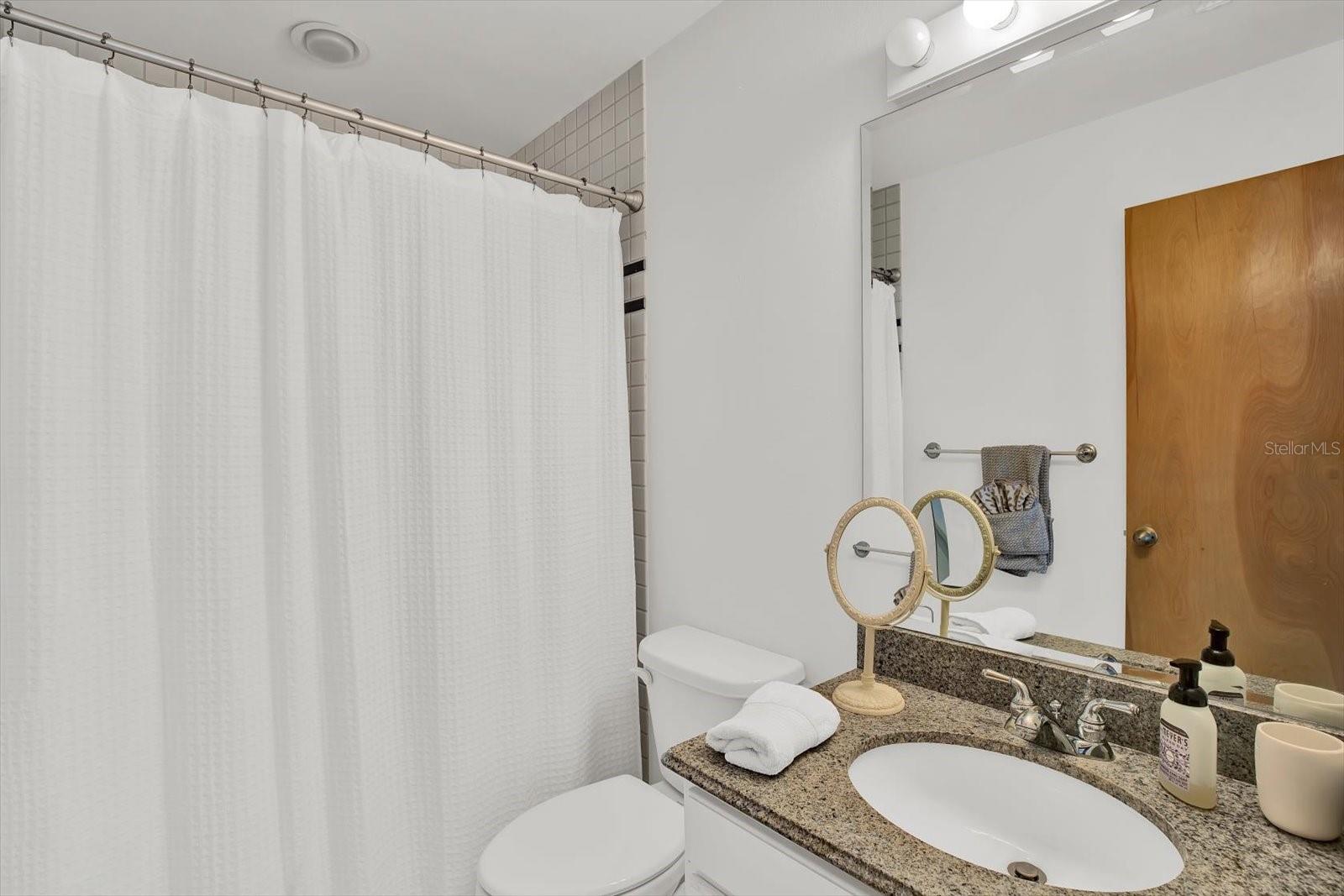 Image 23 of 47 For 5922 Bayview Circle S