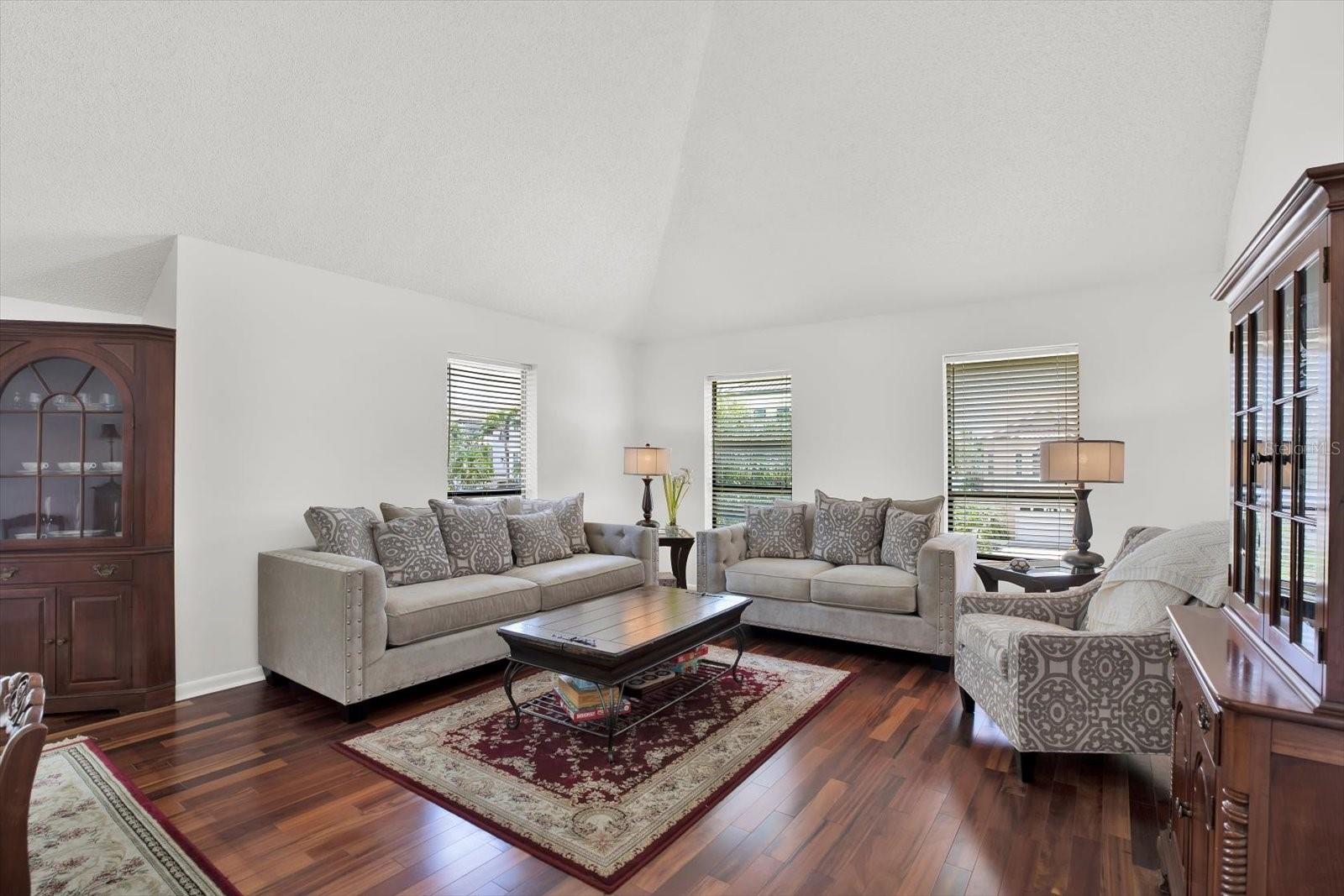 Image 3 of 47 For 5922 Bayview Circle S