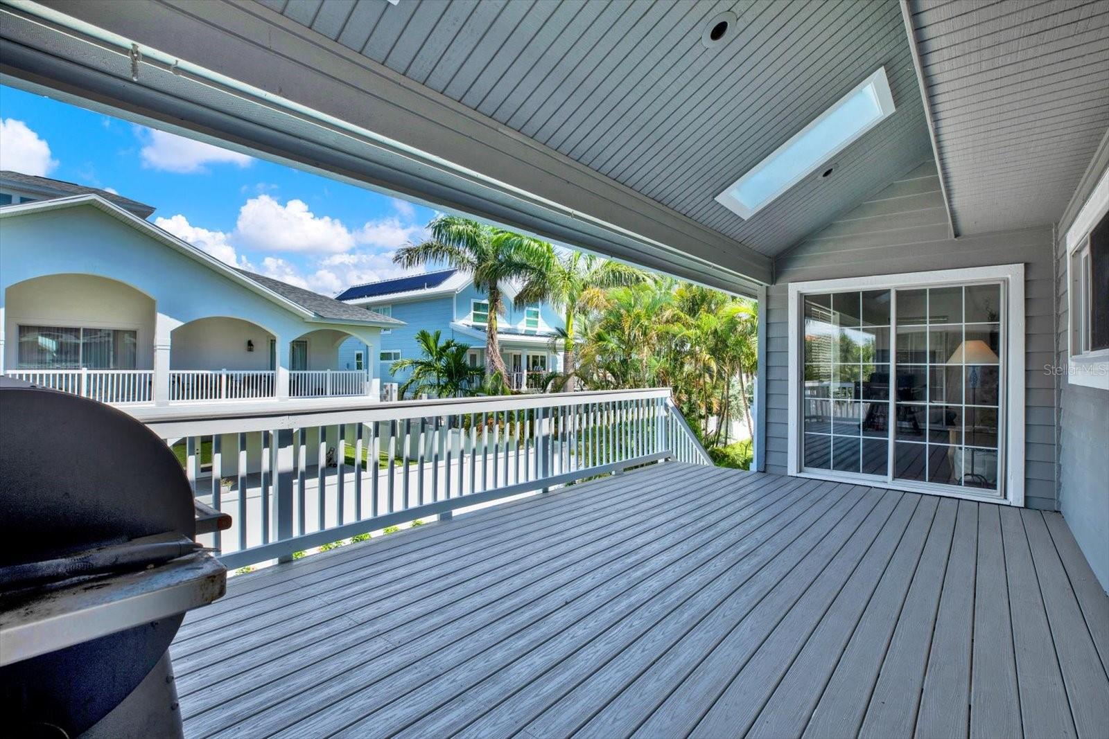 Image 32 of 47 For 5922 Bayview Circle S