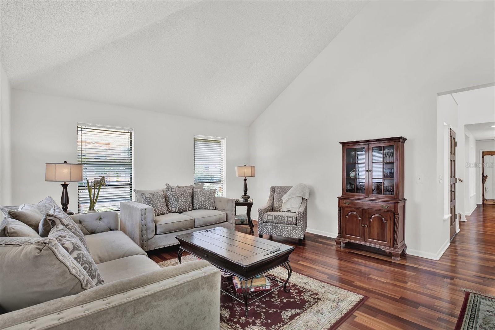 Image 4 of 47 For 5922 Bayview Circle S